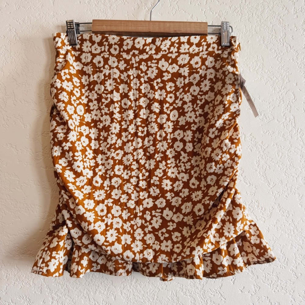 NWT | abound | floral ruffle skirt | M